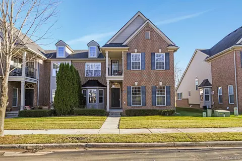42654 Park Cresent Dr, Sterling Heights, MI 48313