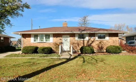 327 Donnalee Dr, Monroe, MI 48162