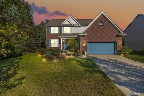 5080 White Tail, Commerce Twp, MI 48382