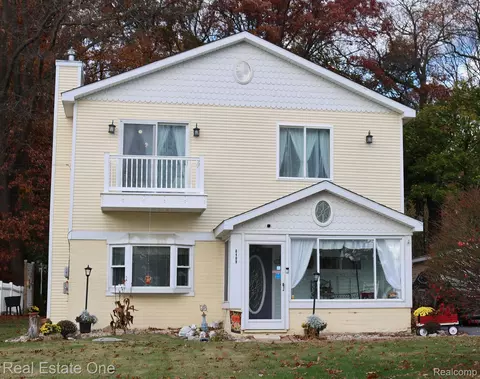 8409 Carols Dr, Brighton, MI 48114