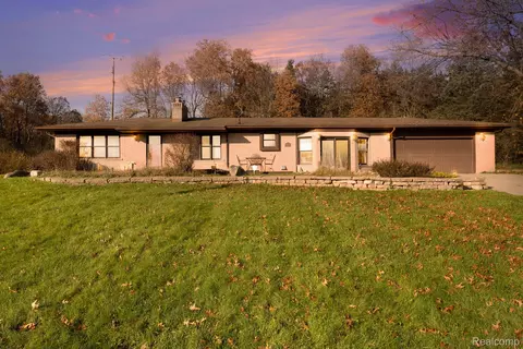 3380 Grange Hall Rd, Groveland, MI 48462