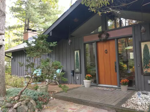 1541 Edinborough Rd, Ann Arbor, MI 48104
