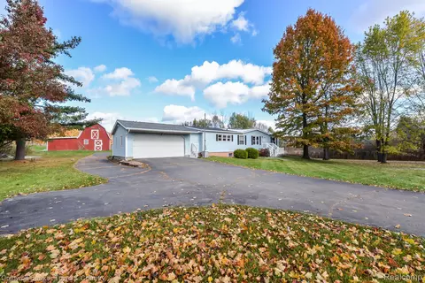 10959 9 Mile Rd, Green Oak, MI 48178