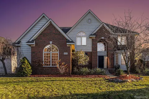 6330 Branford Dr, West Bloomfield, MI 48322