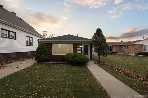 2039 15th St, Wyandotte, MI 48192