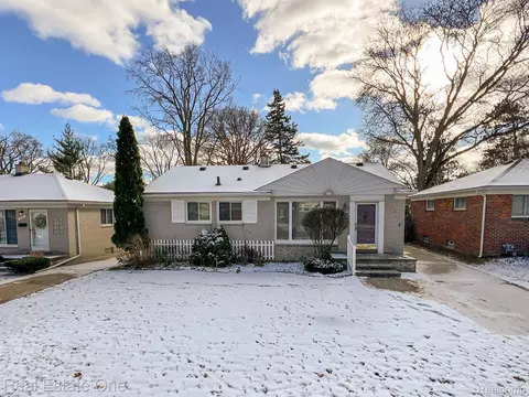 1033 Hickory Ave, Royal Oak, MI 48073