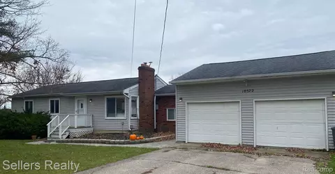 10372 Green Rd, Goodrich, MI 48438