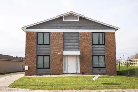 1650 River Rd, Marysville, MI 48040