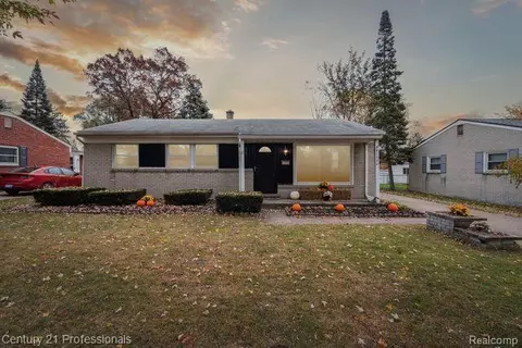 47324 Roland St, Shelby Township, MI 48317
