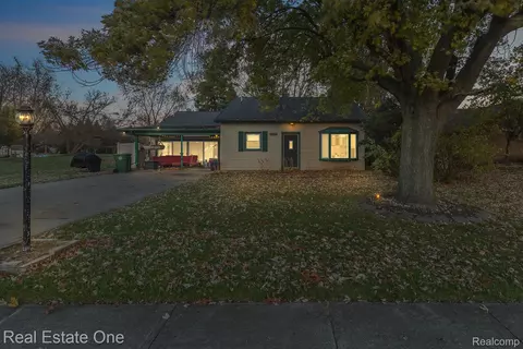 14443 Flanders St, Southgate, MI 48195