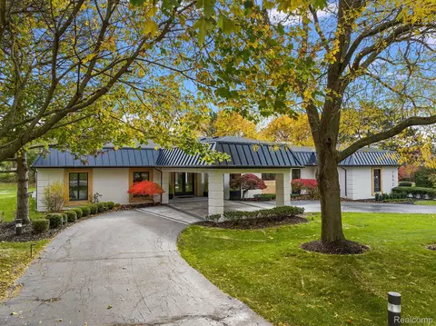 1892 Seminole Ct, Bloomfield Township, MI 48302