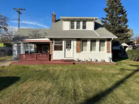 7255 Mckinley, Center Line, MI 48015