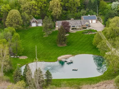 3200 Cook, Rochester, MI 48306