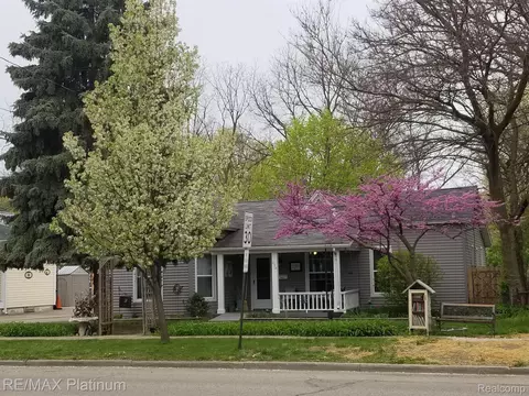 604 S Leroy St, Fenton, MI 48430