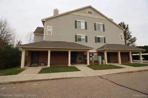 11102 Pinehurst Ln, Grand Blanc, MI 48439