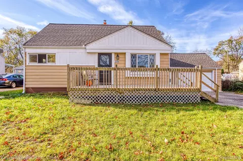 279 Scott Lake Rd, Waterford, MI 48328