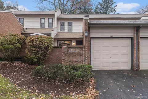 360 Willow Grove Ln, Rochester Hills, MI 48307