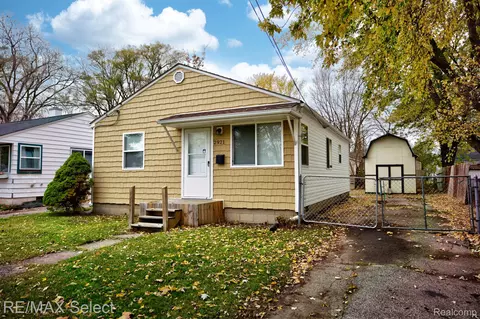 2921 Montana Ave, Flint, MI 48506