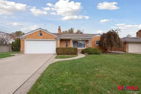 20819 Benjamin St, Saint Clair Shores, MI 48081
