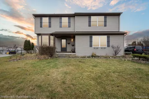 52119 Rivard Rd, New Baltimore, MI 48047