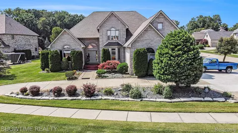 57803 Grey Fox Gln, Washington, MI 48094