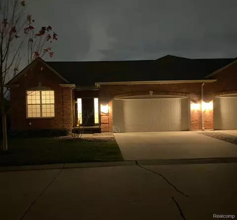 40530 Turnberry Dr, Sterling Heights, MI 48310