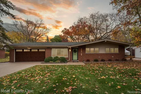 28425 Southpointe Rd, Grosse Ile, MI 48138