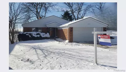 1009 James K Blvd, Pontiac, MI 48341