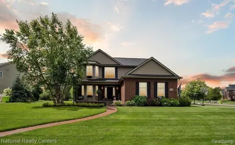 20983 Oak Tree Dr, Lyon, MI 48178