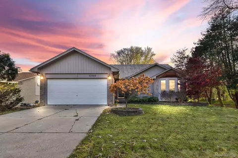 53060 Ruann Dr, Shelby Township, MI 48316