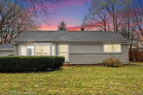 4801 Rioview Dr, Clarkston, MI 48346