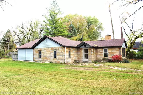 8030 Hugh St, Westland, MI 48185