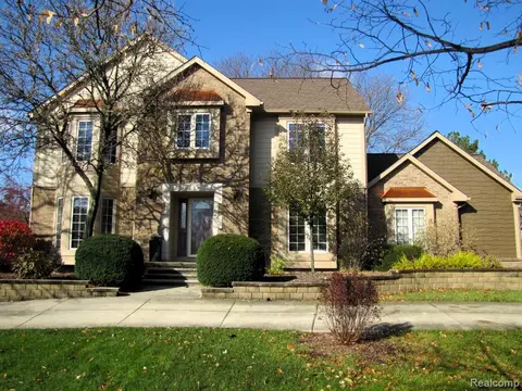 11689 Deer Creek Circle Cir, Plymouth, MI 48170