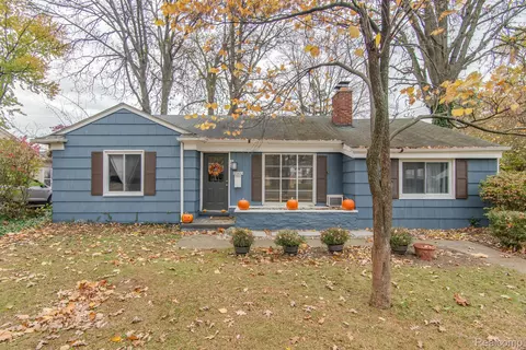 27612 Shagbark Dr, Southfield, MI 48076