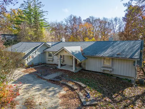 1035 W Snell Rd, Oakland, MI 48306