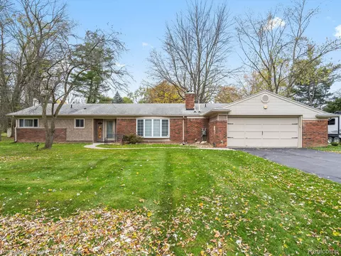 1656 Crooks, Rochester Hills, MI 48309