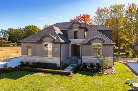 11948 Encore Crt Ct, Shelby Township, MI 48315