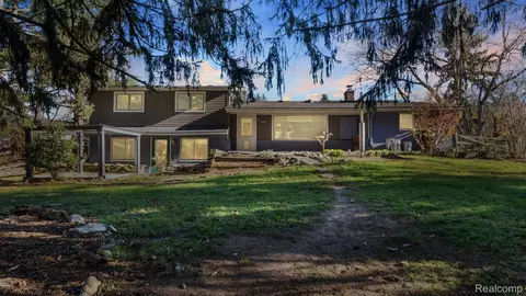 6540 W Huron River Dr, Scio, MI 48130