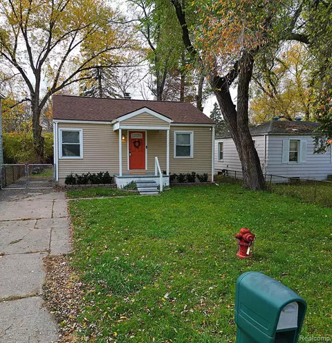 21217 Ontaga St, Farmington Hills, MI 48336