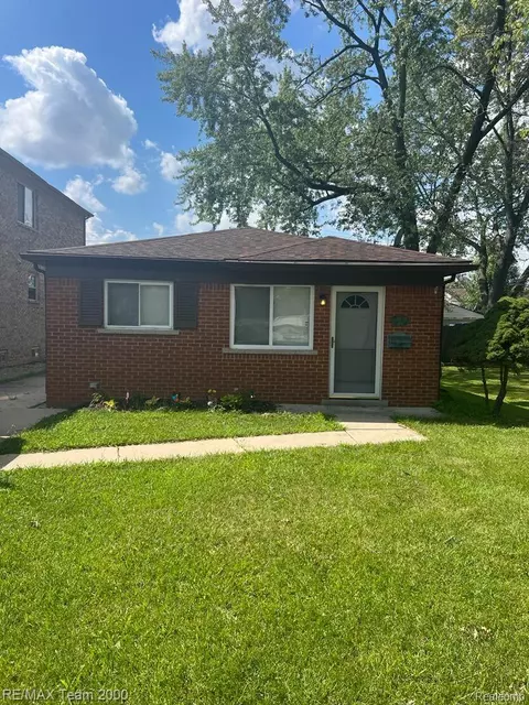 6479 Heyden St, Dearborn Heights, MI 48127