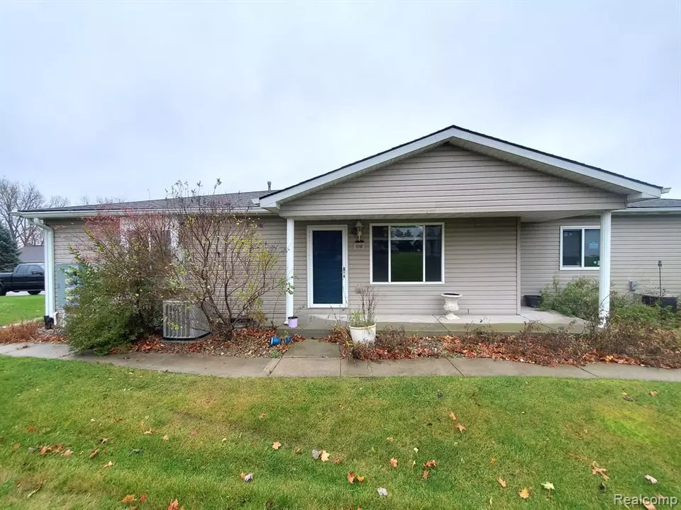 1118 Lake Shore Cir, Grand Blanc, MI 48439 29 Photos Movoto