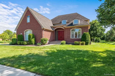 47090 Hidden River Cir N, Canton, MI 48188