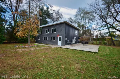 796 Heights Rd, Orion, MI 48362