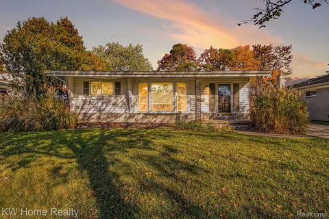 7812 N Charlesworth St, Dearborn Heights, MI 48127