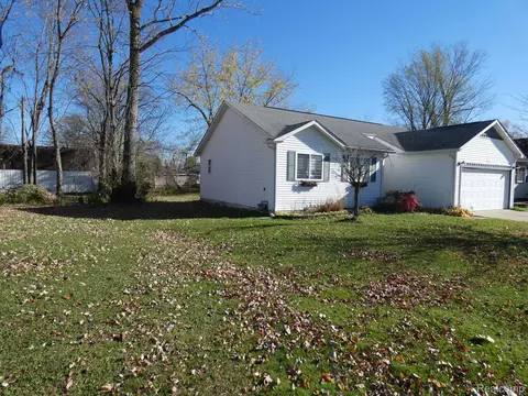 6151 Loraine St, Romulus, MI 48174