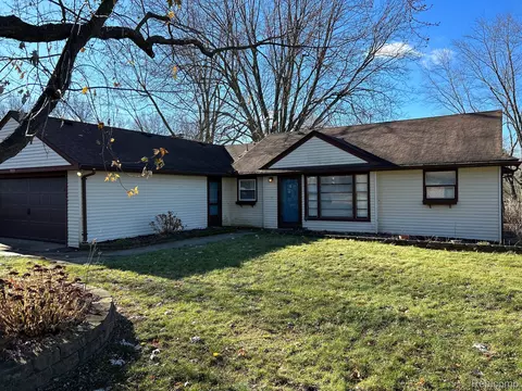 9553 Susin Ln, Springfield, MI 48348