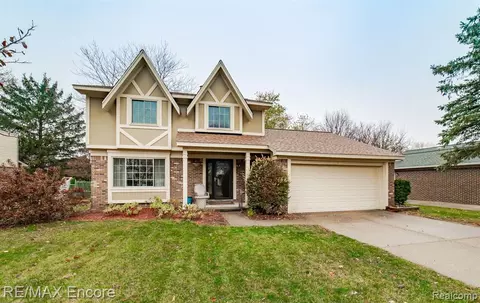 5223 Timber Ridge Trl, Clarkston, MI 48346