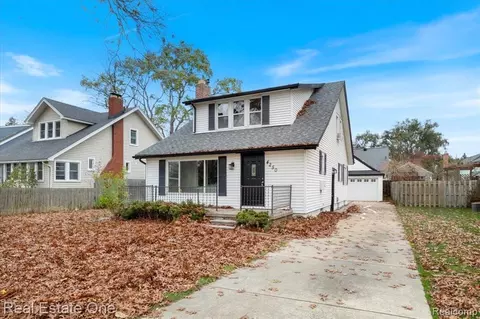 4250 Seeden St, Waterford, MI 48329