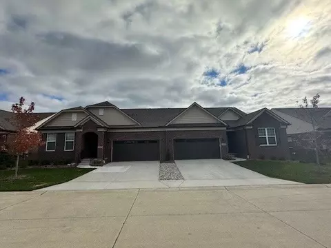 55625 Oak Pointe Dr, Shelby Township, MI 48315
