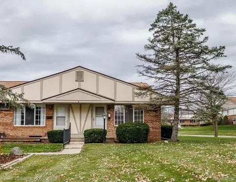 61330 Heritage Blvd UNIT 8, South Lyon, MI 48178